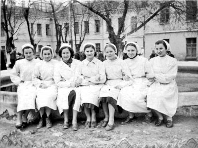 Studente la Facultatea de Pediatrie (1956)