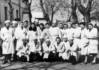 O grupă de studenți din anul 1 (1953)
