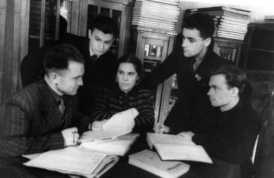 De la stânga la dreapta - C. Țîbîrnă, A. Robu, T. Sorocean, A. Tabinski, T. Moșneaga (decembrie 1952)