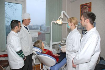 Profesorul Pavel Godoroja , ore practice la Stomatologie