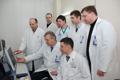 Profesorul Stanislav Groppa la o lecție practică cu medici cursanți