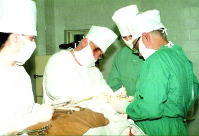 Traumatologul-ginecolog Ion Marin la operație