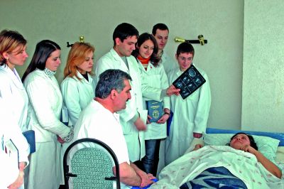 Vizita pacienților în cadrul cursului de chirurgie generală. Profesor Vladimir Hotineanu